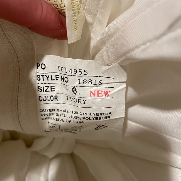 Ivory Wedding Gown Mermaid silhouette with Sweetheart Neckline size 4/6 - Picture 9 of 16